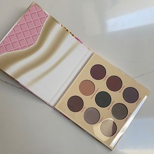BEAUTY BAKERIE BREAKFAST IN BED EYESHADOW PALLET